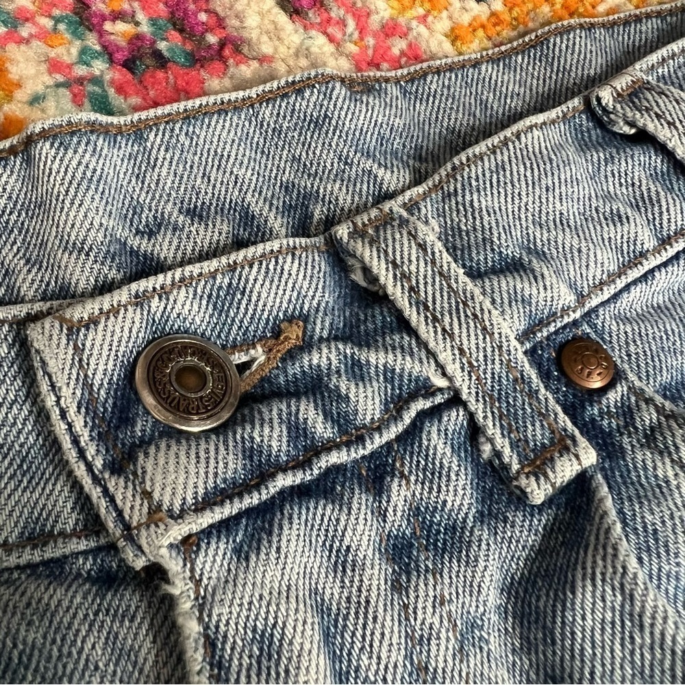 Vintage‎ Silver Tab Levi’s Cutoff Jean Shorts - Picture 4 of 16